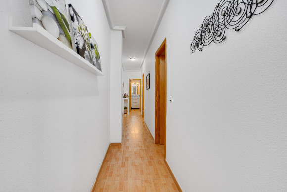 Resale - Apartment  - Torrevieja - Playa del Acequión