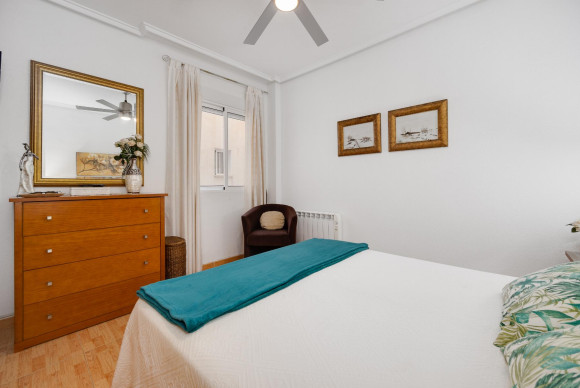 Resale - Apartment  - Torrevieja - Playa del Acequión