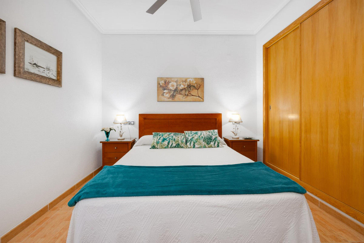Resale - Apartment  - Torrevieja - Playa del Acequión