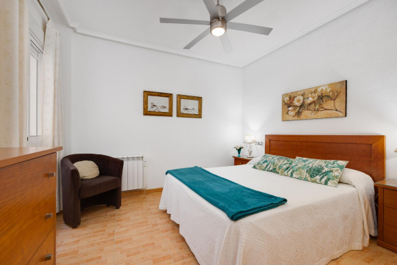 Resale - Apartment  - Torrevieja - Playa del Acequión
