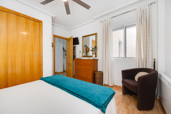 Resale - Apartment  - Torrevieja - Playa del Acequión