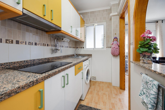 Resale - Apartment  - Torrevieja - Playa del Acequión