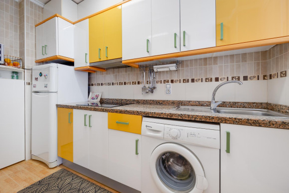 Resale - Apartment  - Torrevieja - Playa del Acequión
