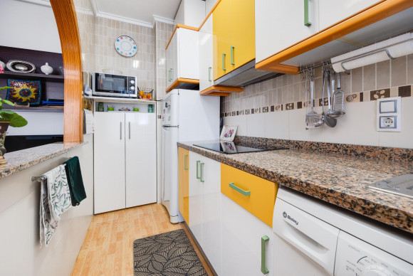 Resale - Apartment  - Torrevieja - Playa del Acequión