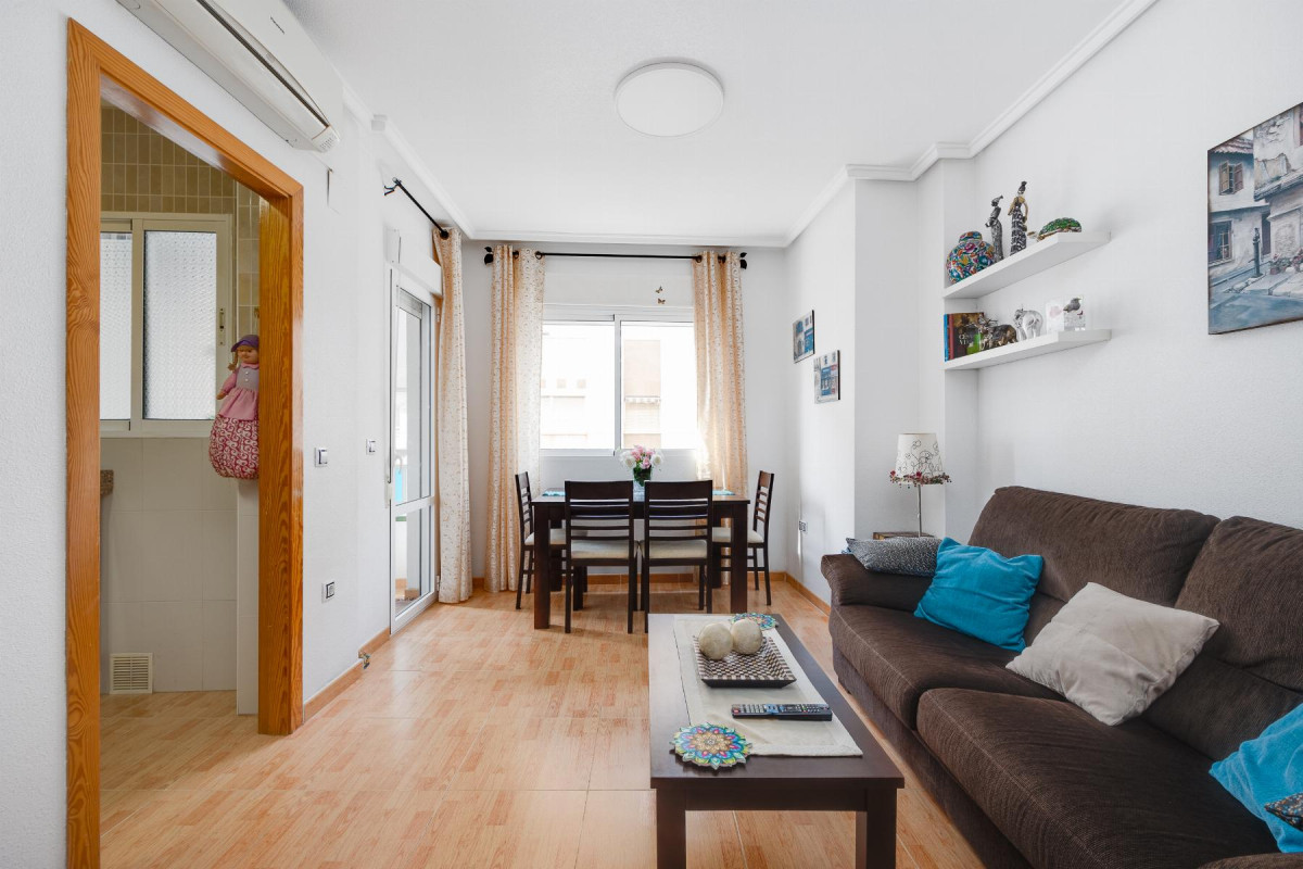 Resale - Apartment  - Torrevieja - Playa del Acequión