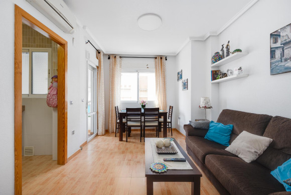 Resale - Apartment  - Torrevieja - Playa del Acequión