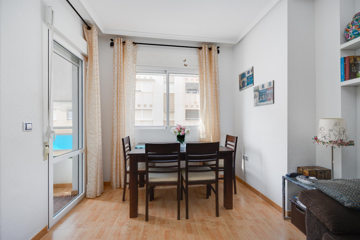 Resale - Apartment  - Torrevieja - Playa del Acequión