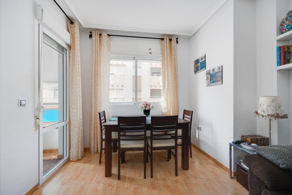 Resale - Apartment  - Torrevieja - Playa del Acequión
