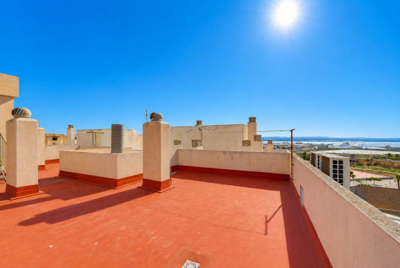 Resale - Apartment  - Torrevieja - Playa del Acequión