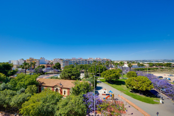 Resale - Apartment  - Torrevieja - Playa del Acequión