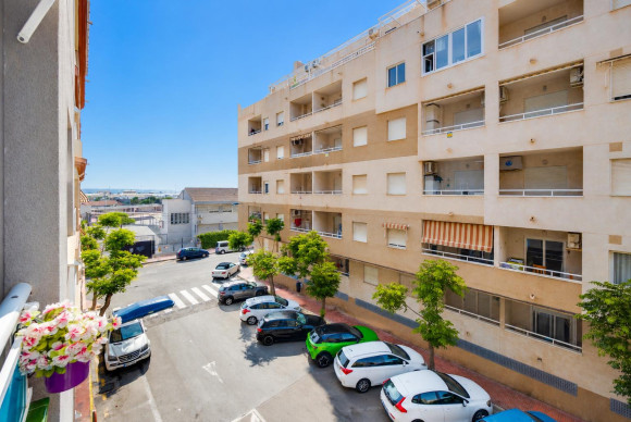 Resale - Apartment  - Torrevieja - Playa del Acequión