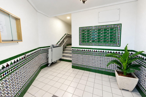 Resale - Apartment  - Torrevieja - Torre del moro