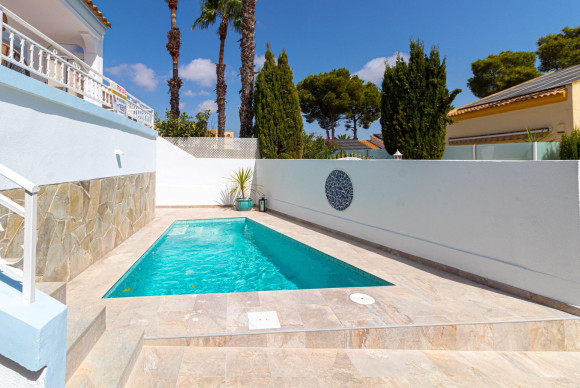 Resale - Villa - Orihuela Costa - Villamartin
