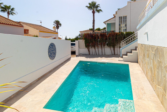 Resale - Villa - Orihuela Costa - Villamartin