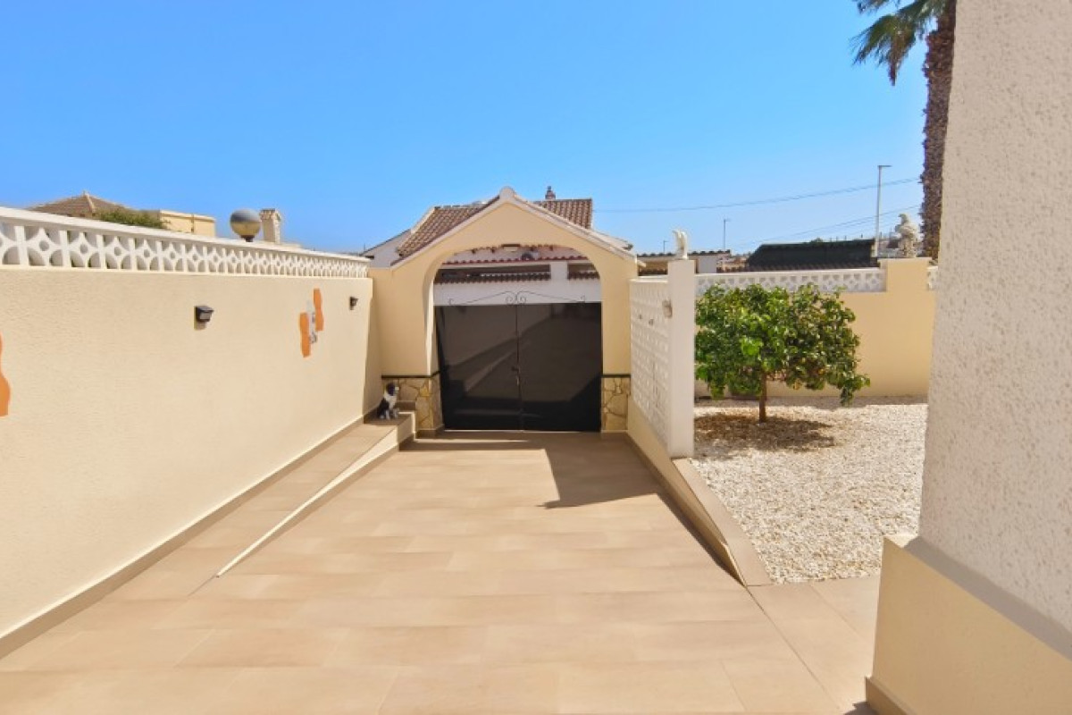 Revente - Chalet Independiente - San Miguel de Salinas