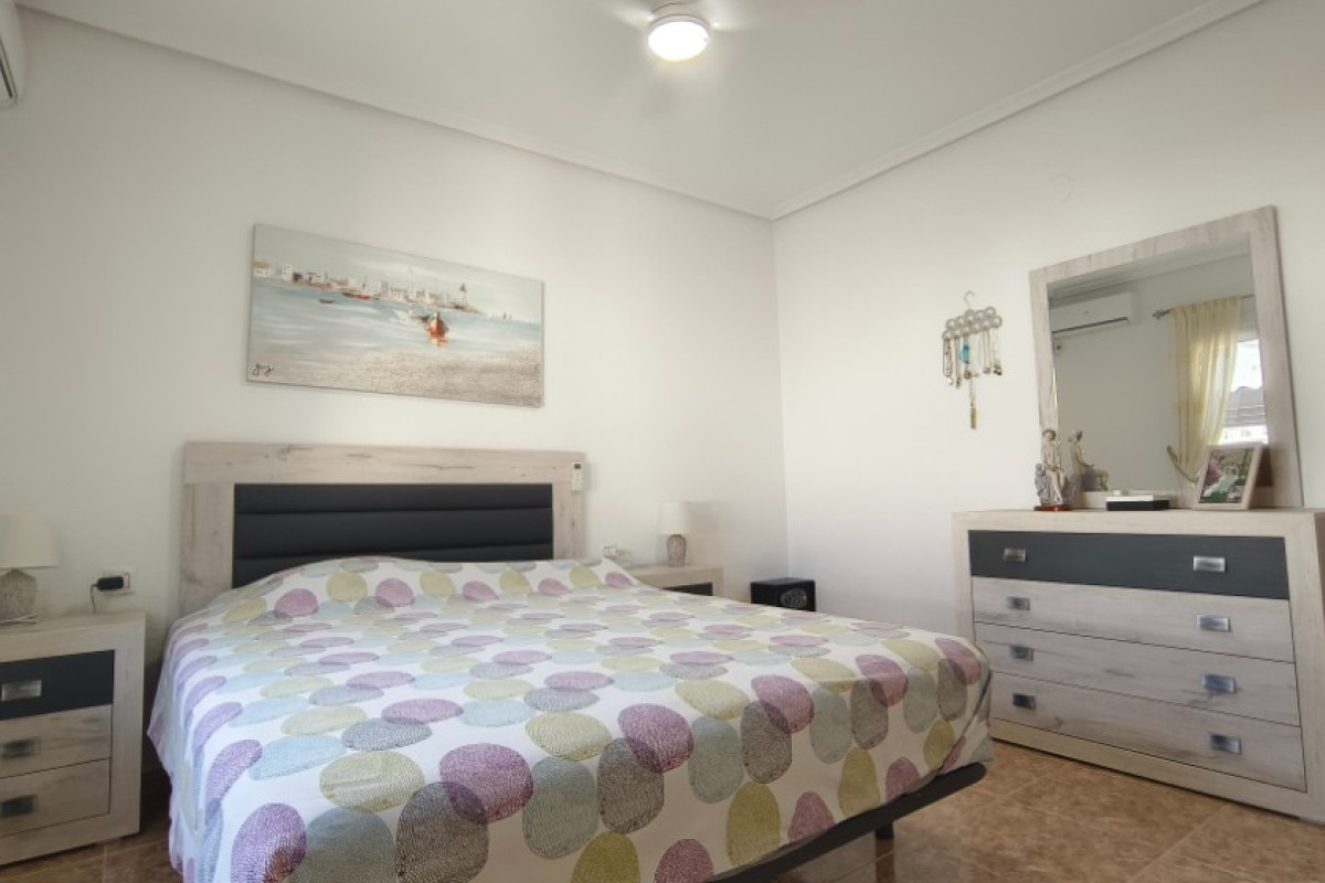 Revente - Chalet Independiente - San Miguel de Salinas