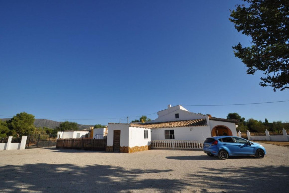 Resale - Villa - Pinoso