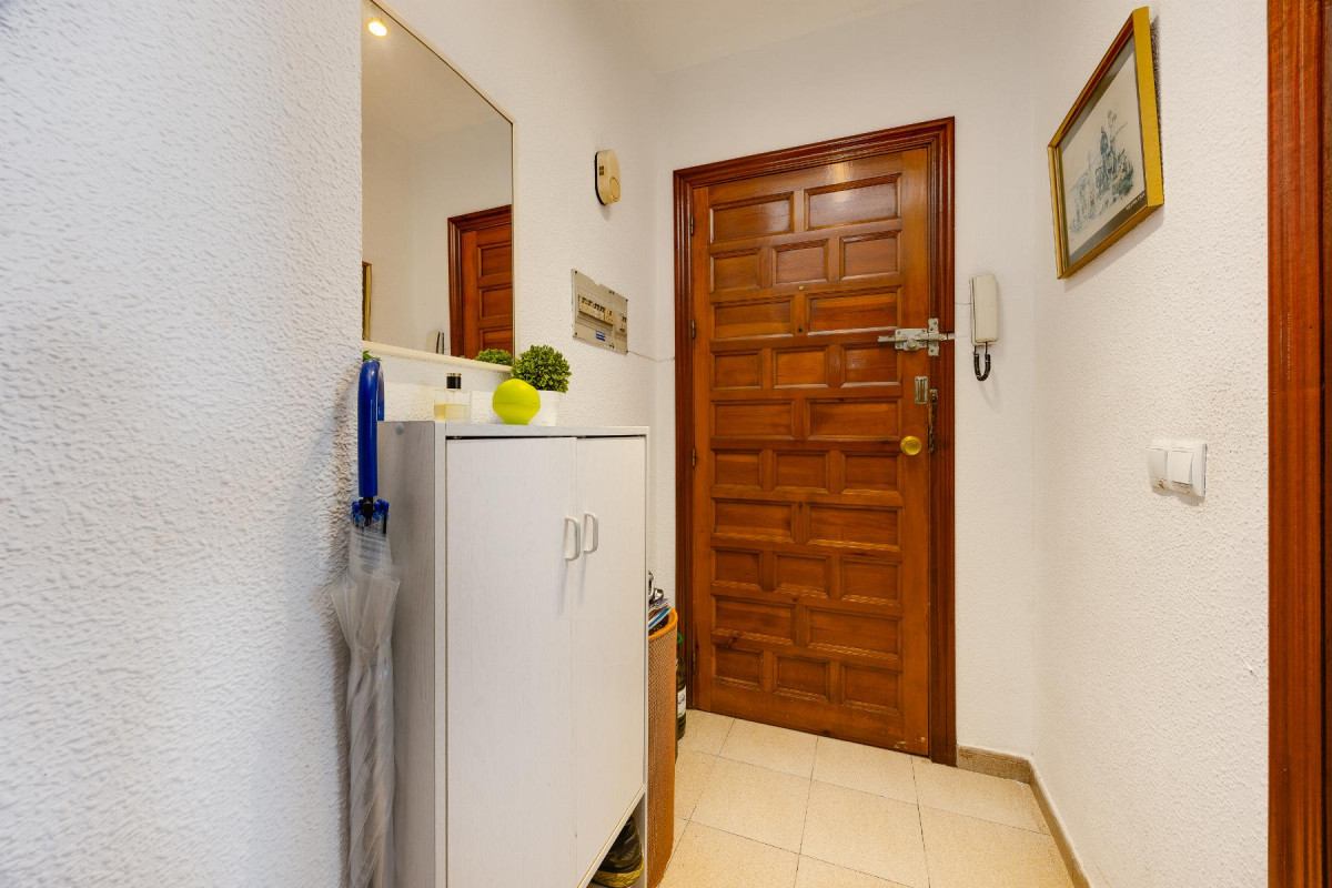 Resale - Apartment  - Torrevieja - Playa del Acequión