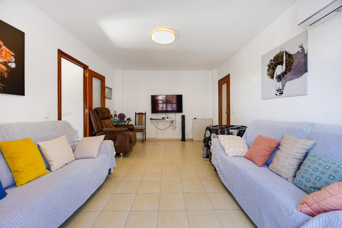 Resale - Apartment  - Torrevieja - Playa del Acequión