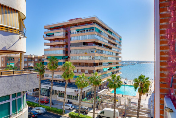 Resale - Apartment  - Torrevieja - Playa del Acequión