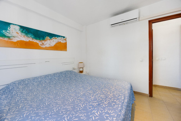 Resale - Apartment  - Torrevieja - Playa del Acequión