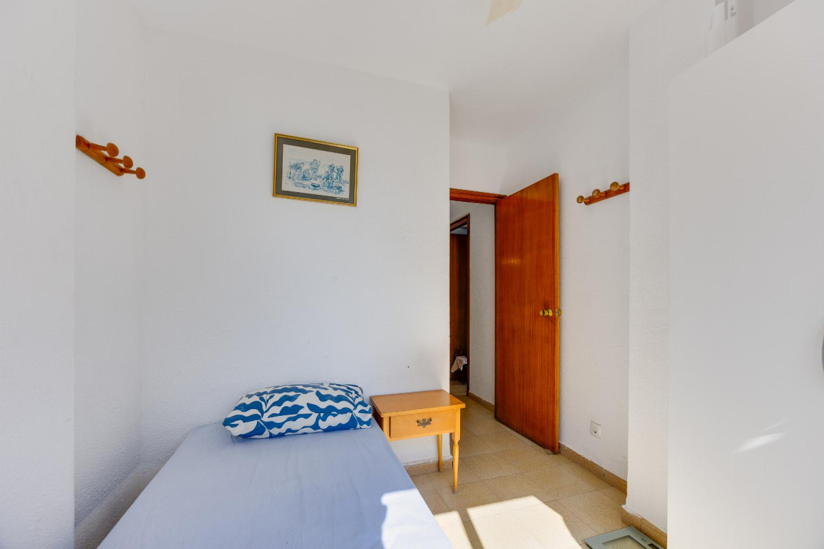 Resale - Apartment  - Torrevieja - Playa del Acequión