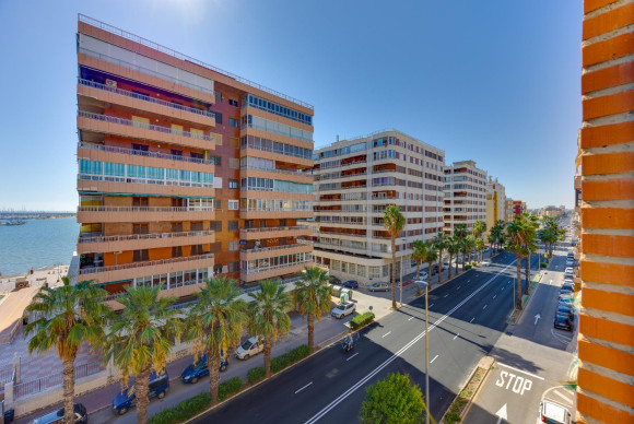Resale - Apartment  - Torrevieja - Playa del Acequión