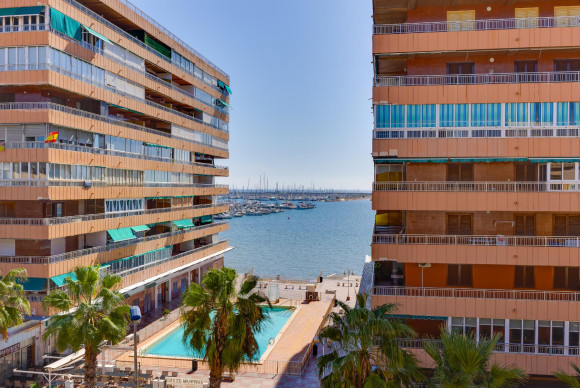 Resale - Apartment  - Torrevieja - Playa del Acequión