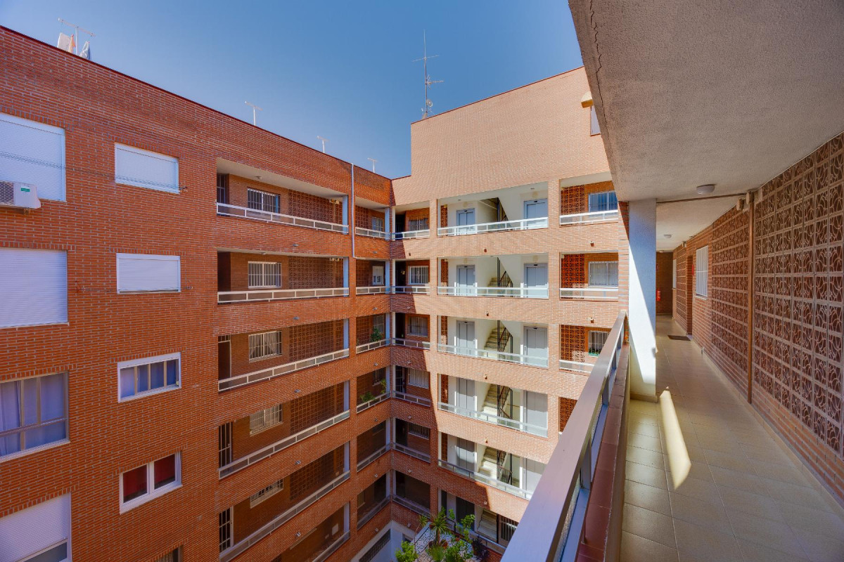 Resale - Apartment  - Torrevieja - Playa del Acequión