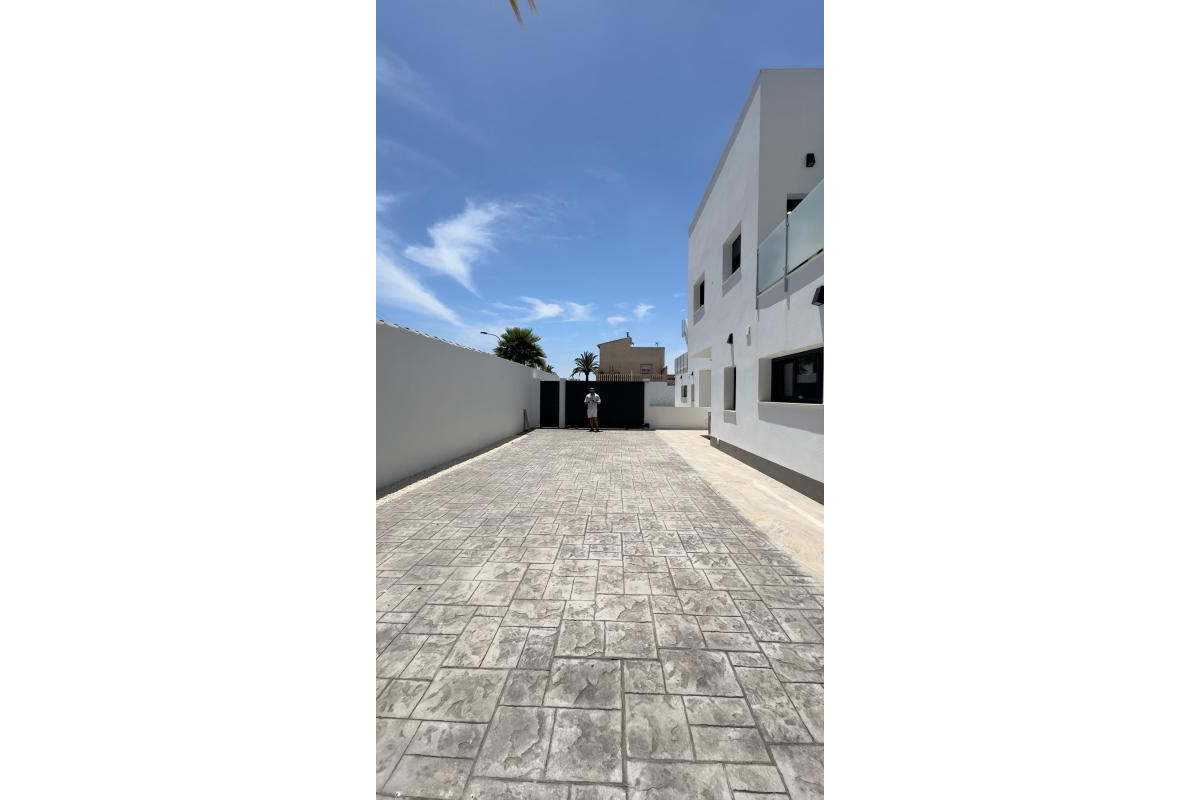 Resale - Villa - Torrevieja - torrevieja
