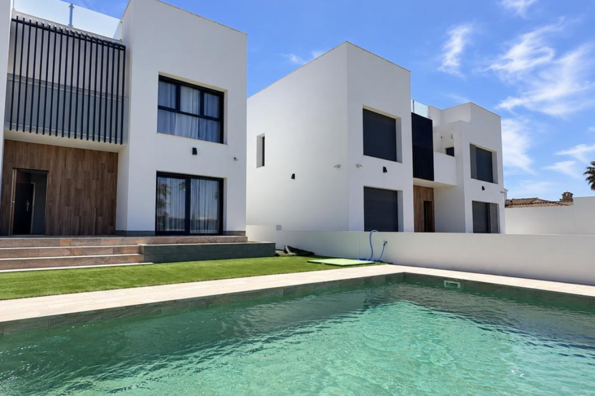 Resale - Villa - Torrevieja - torrevieja