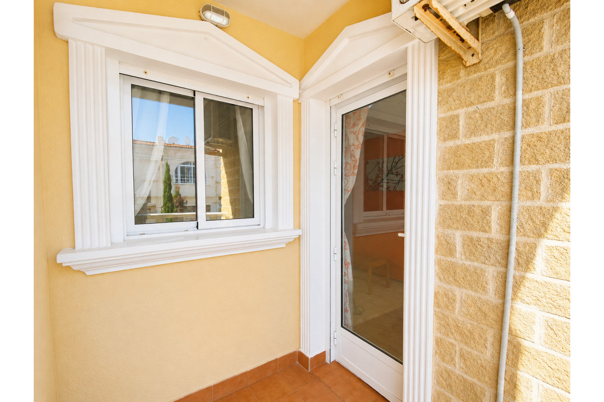 Resale - Apartment  - Torrevieja - Playa Del Cura