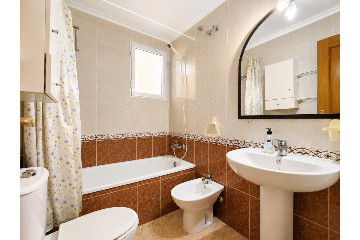 Resale - Apartment  - Torrevieja - Playa Del Cura