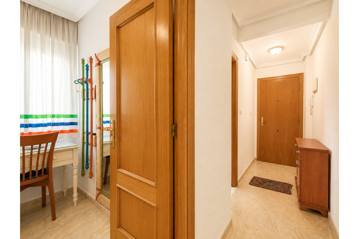Resale - Apartment  - Torrevieja - Playa Del Cura