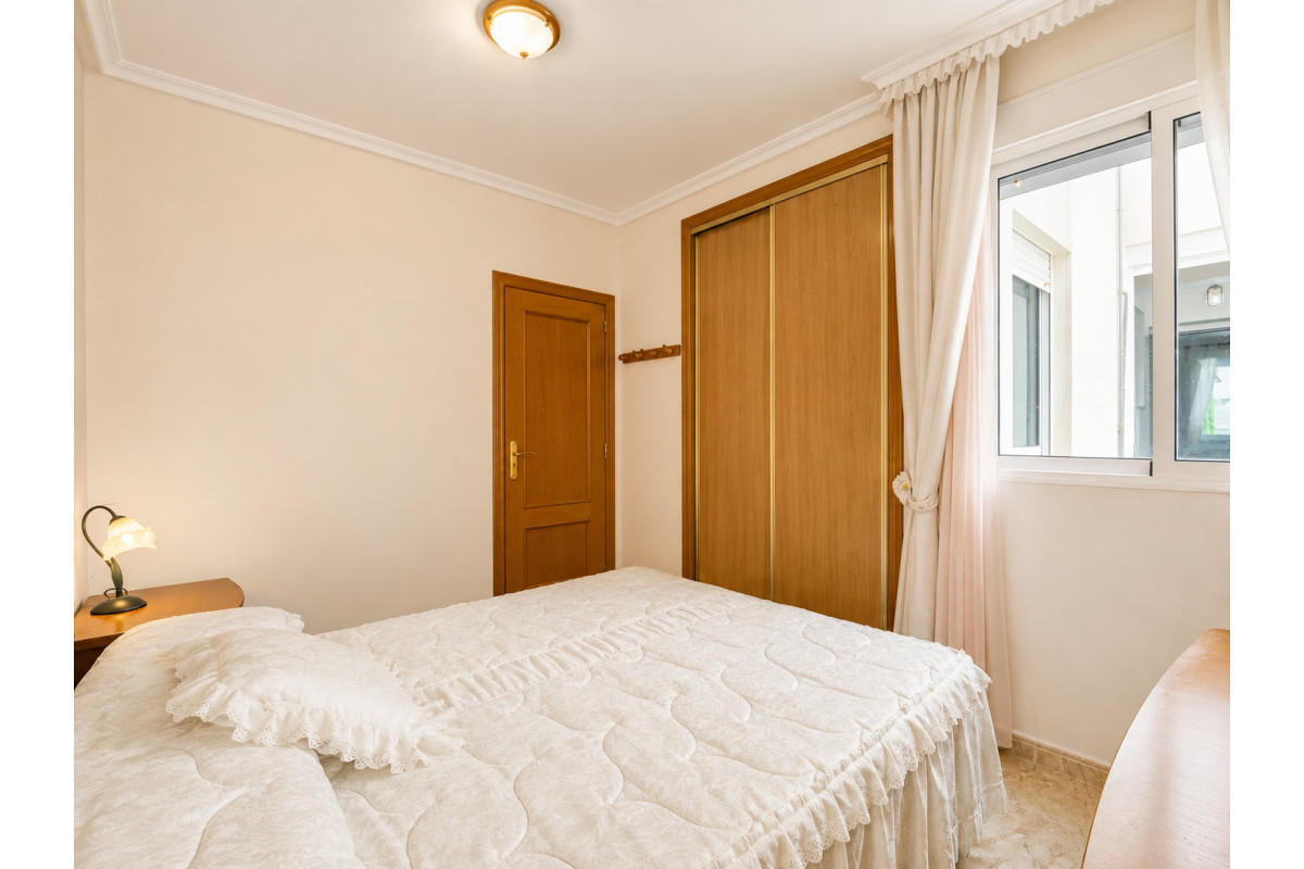 Resale - Apartment  - Torrevieja - Playa Del Cura