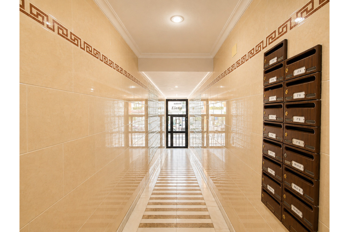 Resale - Apartment  - Torrevieja - Playa Del Cura