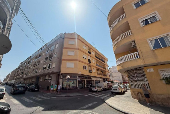 Resale - Apartment  - Torrevieja - torrevieja