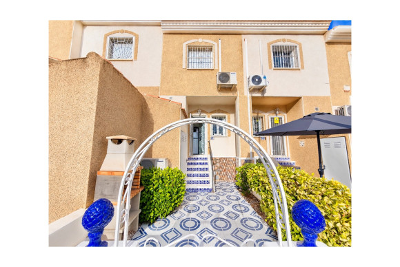 Resale - Townhouse - Ciudad Quesada