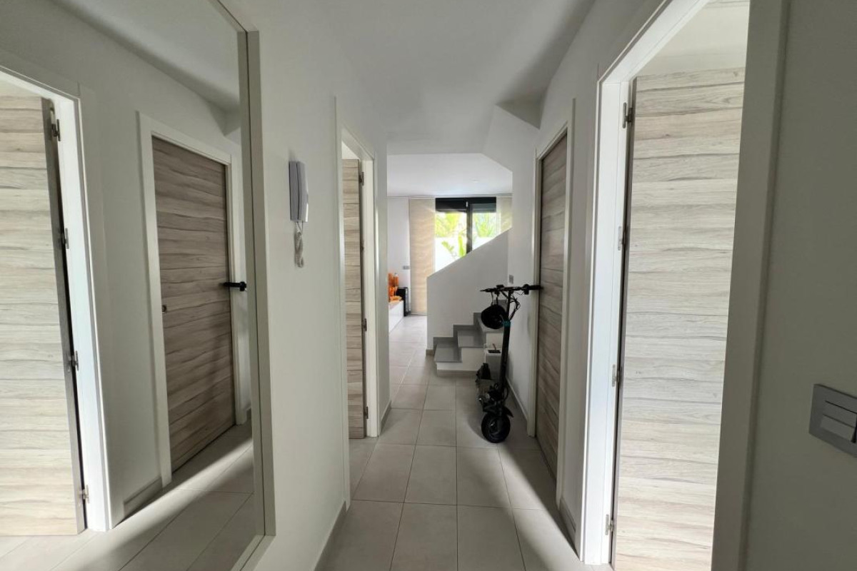 Resale - Villa - Orihuela