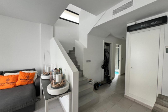 Resale - Villa - Orihuela