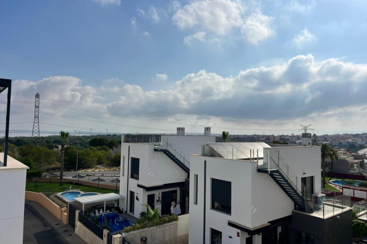 Resale - Villa - Orihuela