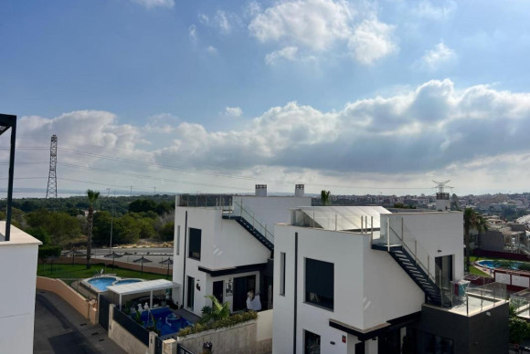 Resale - Villa - Orihuela