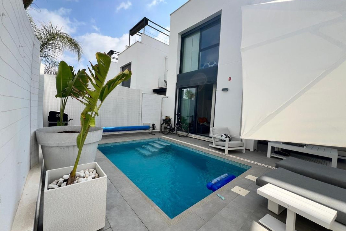 Resale - Villa - Orihuela