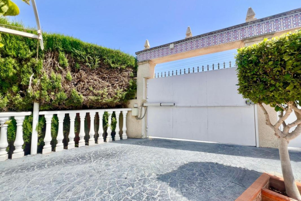 Resale - Villa - Torrevieja - torrevieja