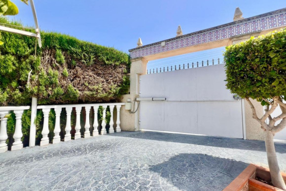 Resale - Villa - Torrevieja - torrevieja