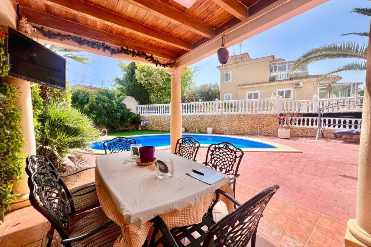 Resale - Villa - Torrevieja - torrevieja