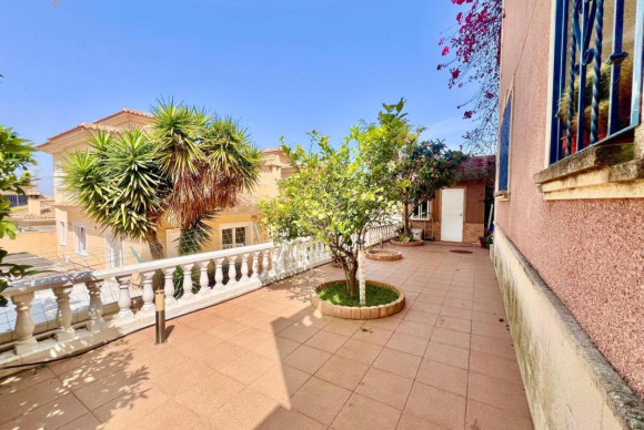 Resale - Villa - Torrevieja - torrevieja