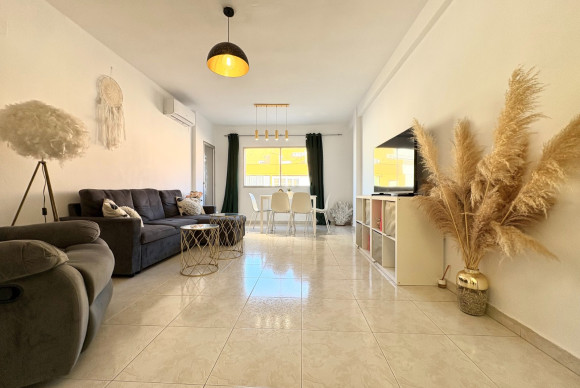 Herverkoop - Apartment / flat - Denia - Center