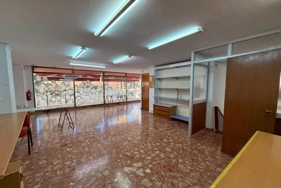 Herverkoop - Lokaal - Tavernes de la Valldigna - Pueblo
