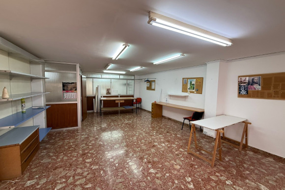 Herverkoop - Lokaal - Tavernes de la Valldigna - Pueblo